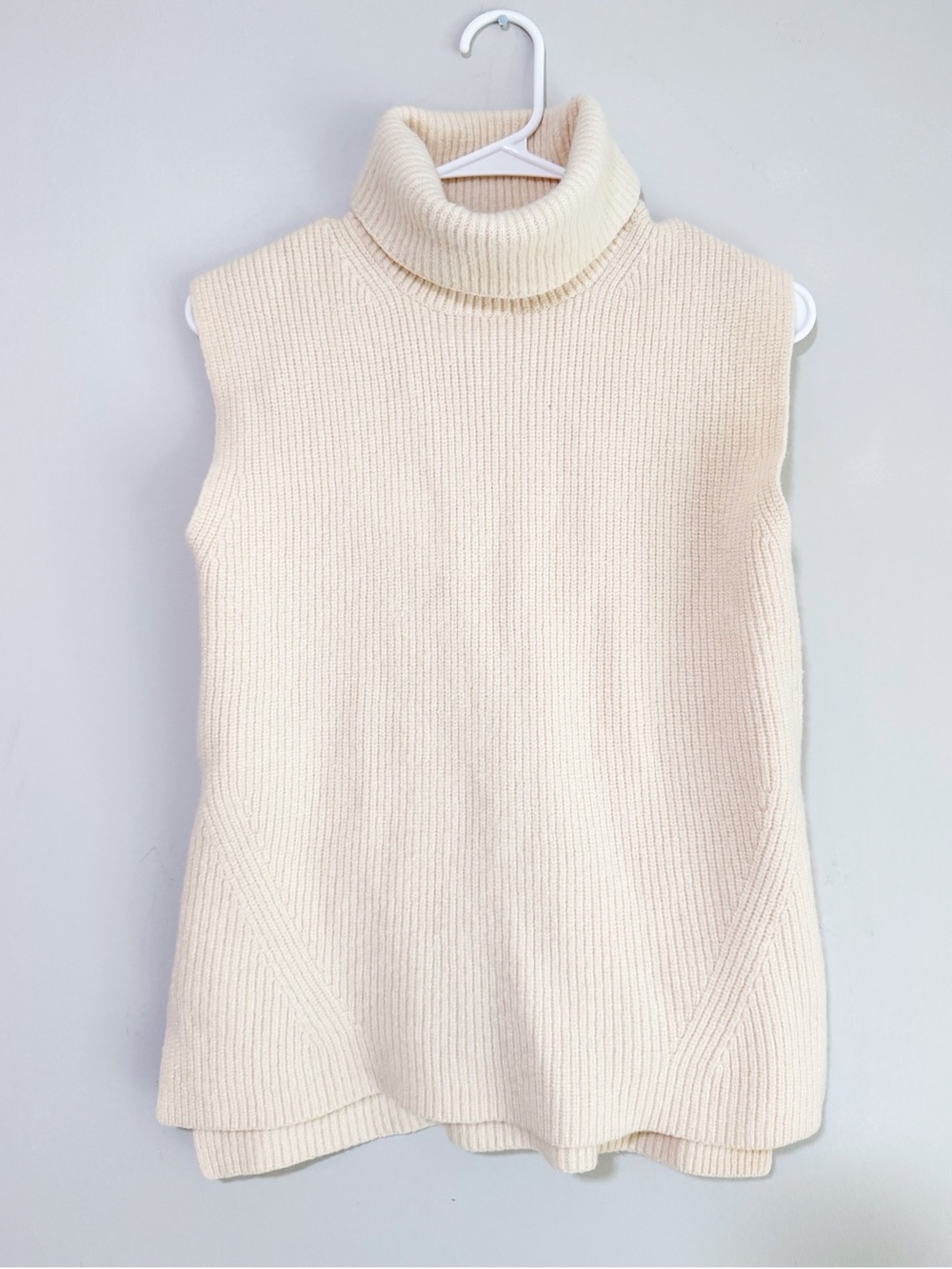 Everlane sleeveless turtleneck wool sweater cream size medium